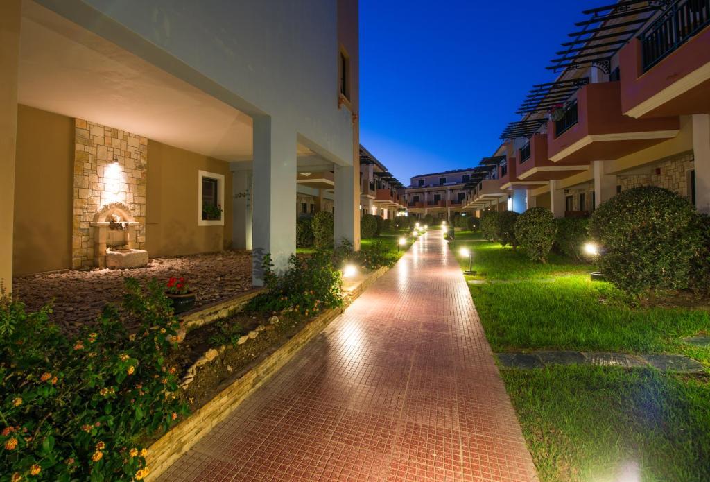 Mediterranean Beach Resort Laganas Esterno foto